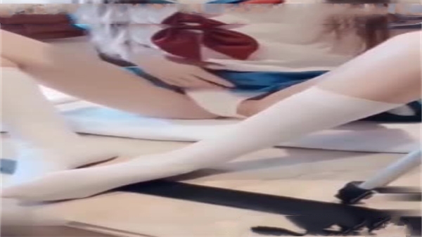 反差母狗滴蜡调教，自慰高潮喷水